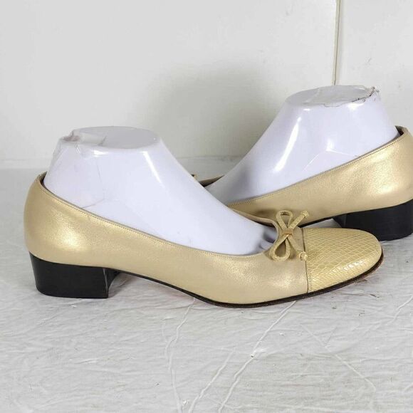 Salvatore Ferragamo Women's US 9 4A Gold Leather Cap Toe Bow Pump Shoes - Picture 9 of 14